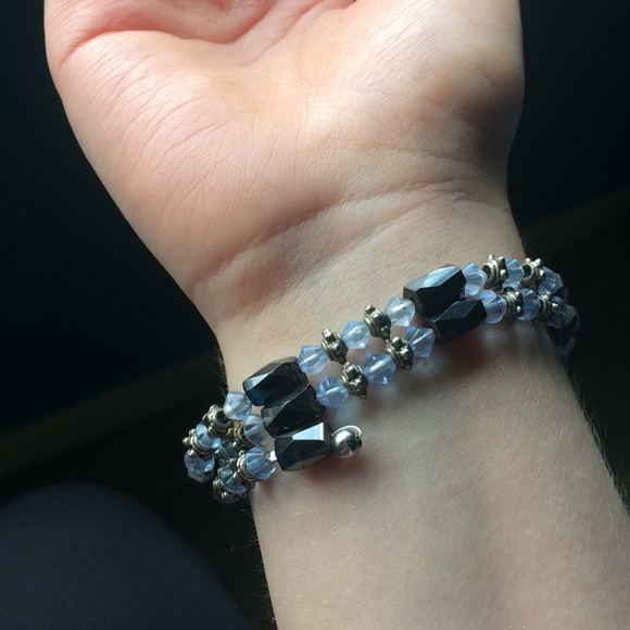 Hand-crafted artisan magnetic bracelet - Picture 4 of 4